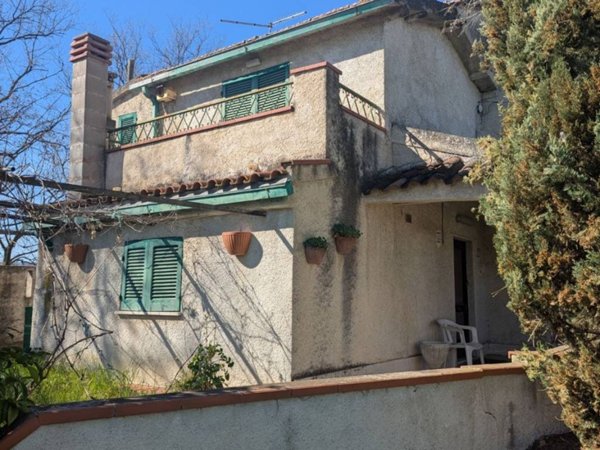 casa indipendente in vendita ad Alanno in zona Ticchione