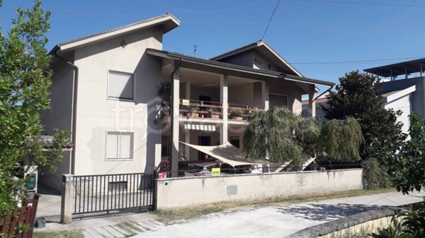 casa indipendente in vendita ad Alanno