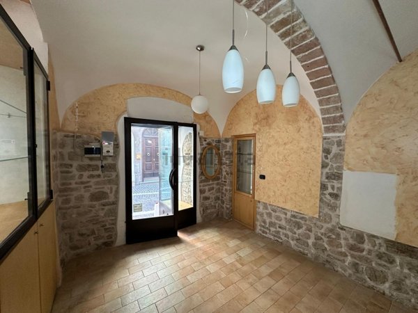locale commerciale in vendita ad Alanno