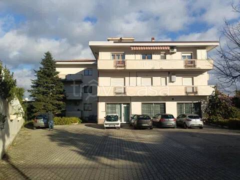 appartamento in vendita ad Alanno in zona Case