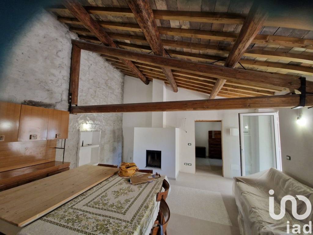 casa indipendente in vendita ad Alanno in zona Oratorio