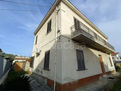 casa indipendente in vendita ad Alanno in zona Oratorio