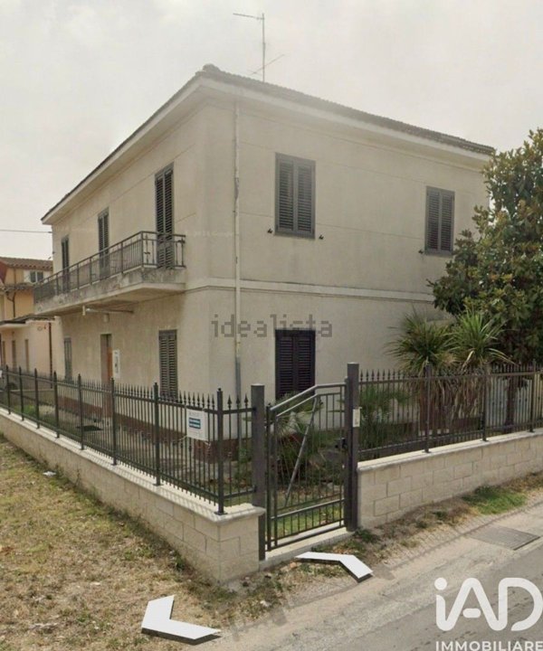casa indipendente in vendita ad Alanno in zona Tarantolà