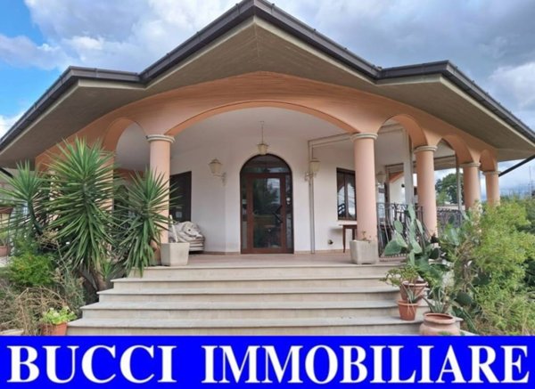 casa indipendente in vendita ad Alanno in zona Oratorio
