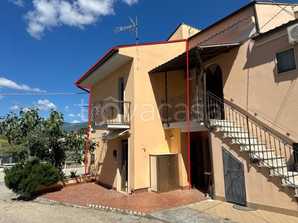 casa indipendente in vendita ad Alanno in zona Oratorio