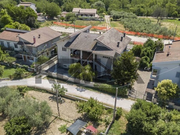 appartamento in vendita ad Alanno in zona Ticchione
