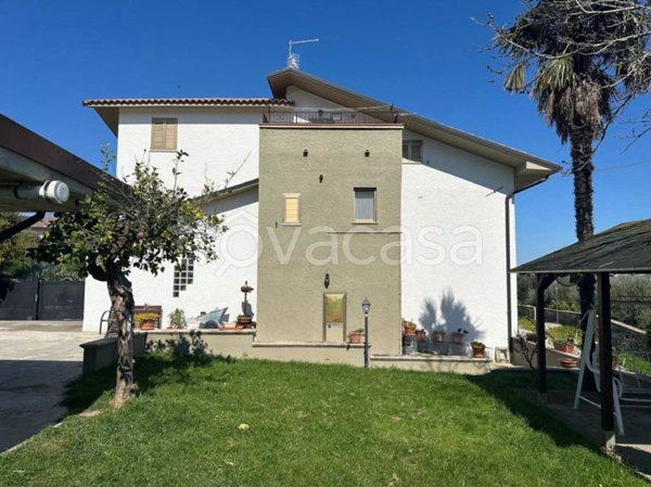 casa indipendente in vendita ad Alanno in zona Oratorio