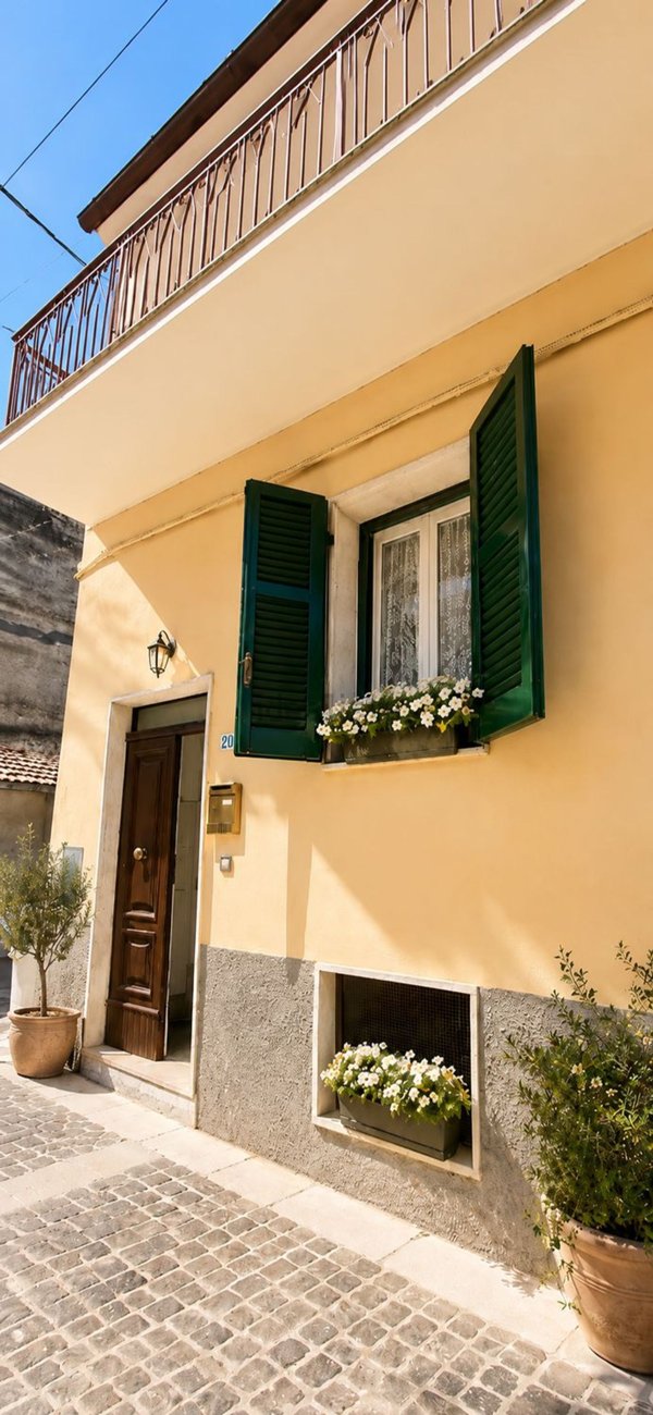 appartamento in vendita ad Alanno in zona Case