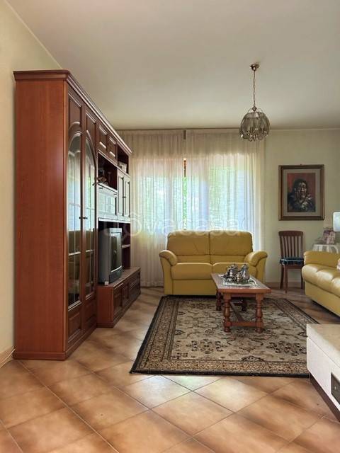 casa indipendente in vendita ad Alanno in zona Case
