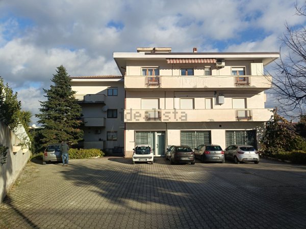 appartamento in vendita ad Alanno in zona Case