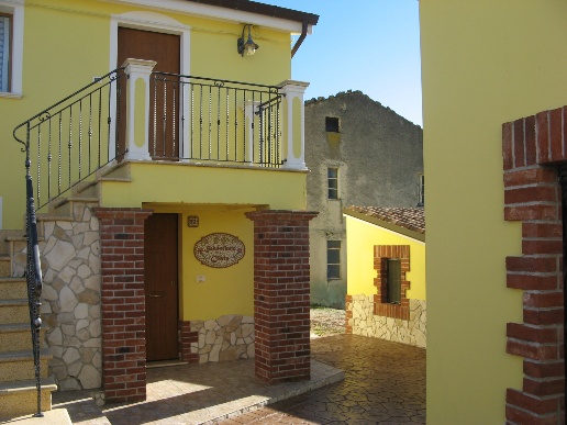 casa indipendente in vendita ad Alanno in zona Oratorio
