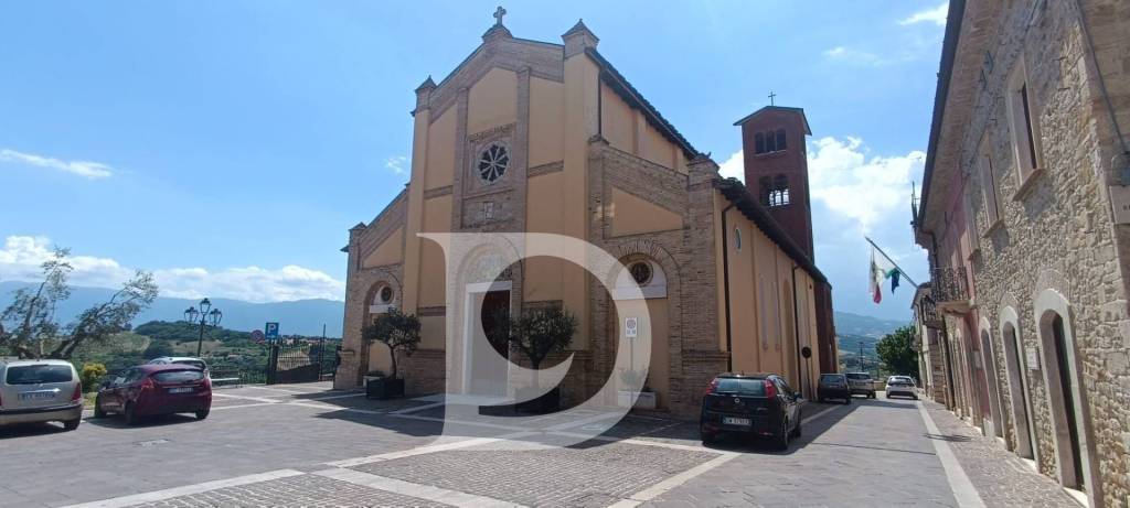 appartamento in vendita ad Alanno in zona Case