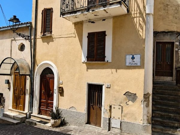 casa indipendente in vendita ad Alanno in zona Case