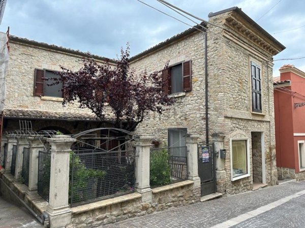 casa indipendente in vendita ad Alanno in zona Case
