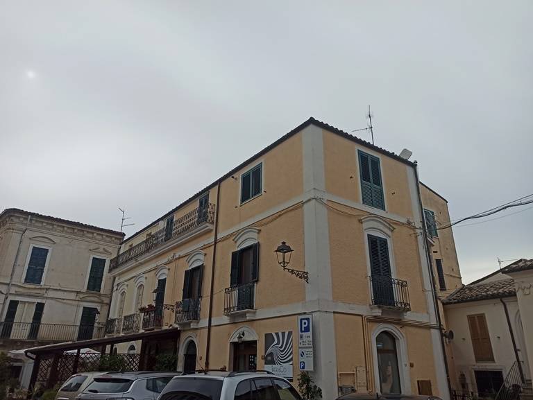 appartamento in vendita ad Alanno in zona Case