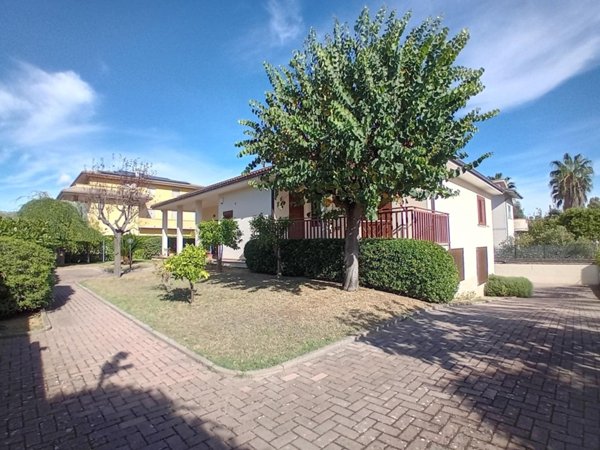 casa indipendente in vendita a Bolognano