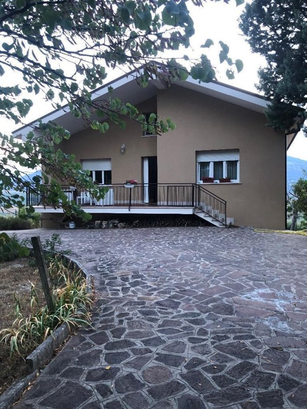 casa indipendente in vendita a Bolognano in zona Madonna del Monte