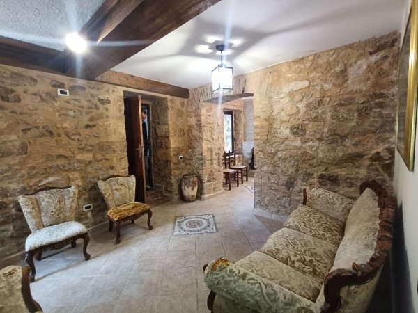 casa indipendente in vendita a Bolognano