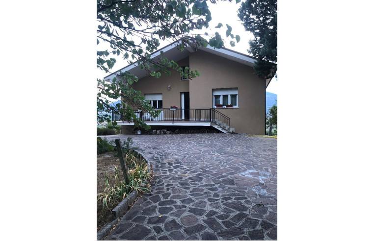 casa indipendente in vendita a Bolognano in zona Madonna del Monte