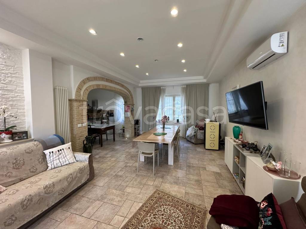 casa indipendente in vendita a Bolognano