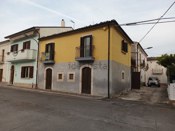 casa indipendente in vendita a Bolognano in zona Musellaro