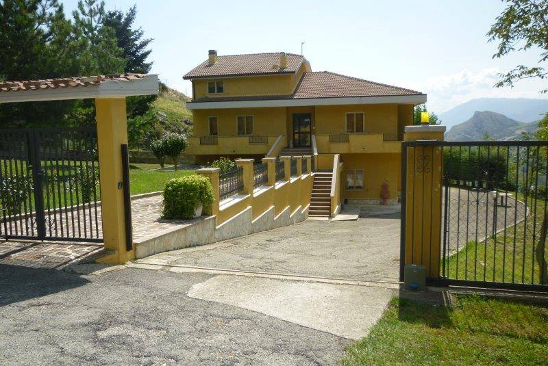 casa indipendente in vendita a Brittoli in zona Cona