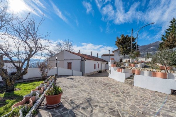 casa indipendente in vendita a Brittoli