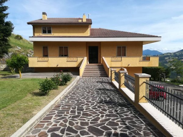 casa indipendente in vendita a Brittoli in zona Cona