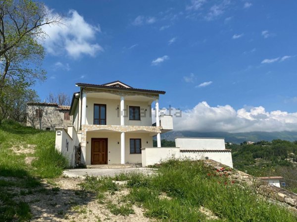 casa semindipendente in vendita a Brittoli