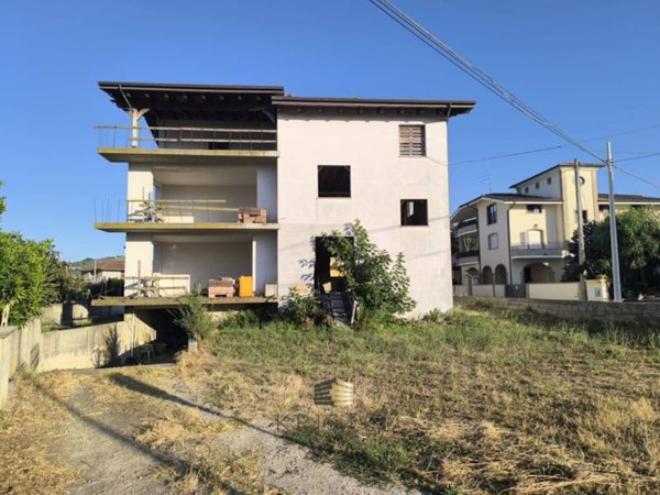 casa indipendente in vendita a Brittoli