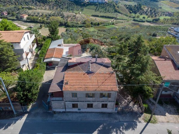 casa indipendente in vendita a Brittoli
