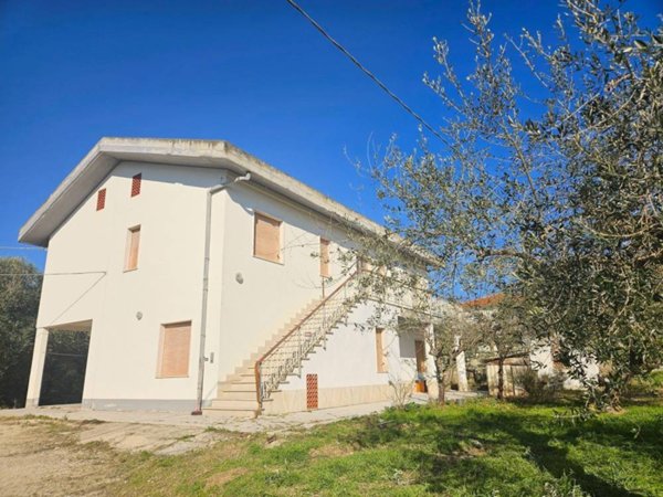 casa indipendente in vendita a Brittoli
