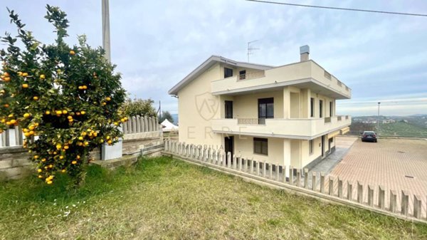 casa indipendente in vendita a Brittoli