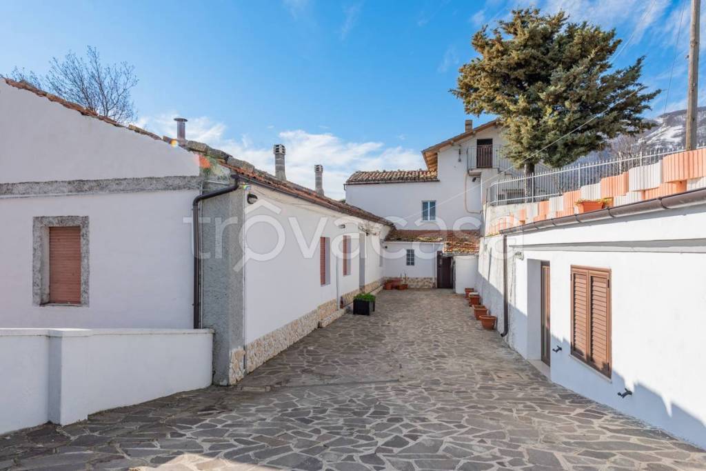 casa indipendente in vendita a Brittoli in zona Cona