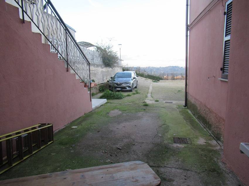 casa indipendente in vendita a Brittoli