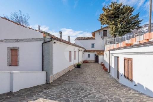 casa indipendente in vendita a Brittoli in zona Cona