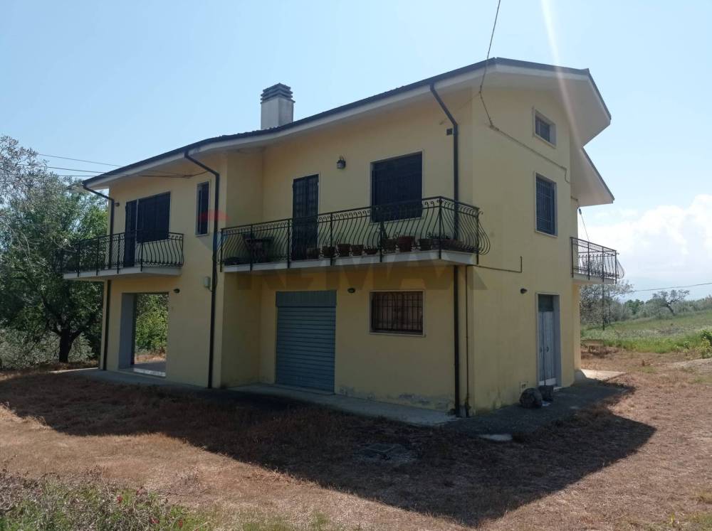 casa indipendente in vendita a Brittoli