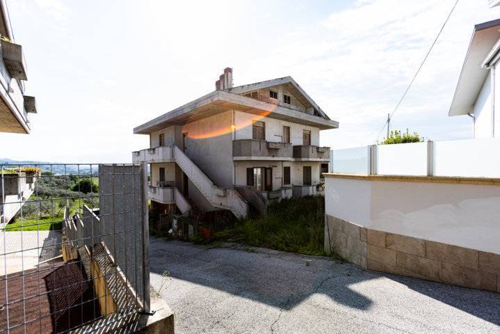 casa indipendente in vendita a Brittoli