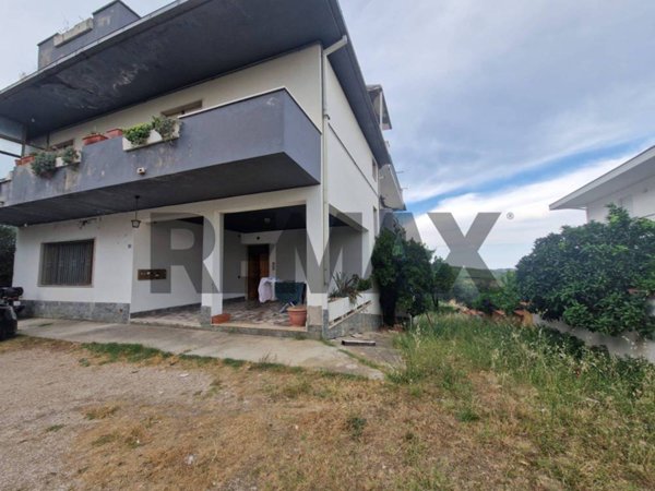 casa indipendente in vendita a Brittoli