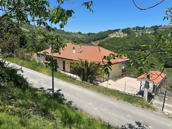 casa indipendente in vendita a Brittoli in zona San Vito