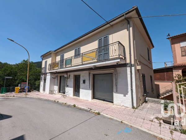 casa indipendente in vendita a Bussi sul Tirino