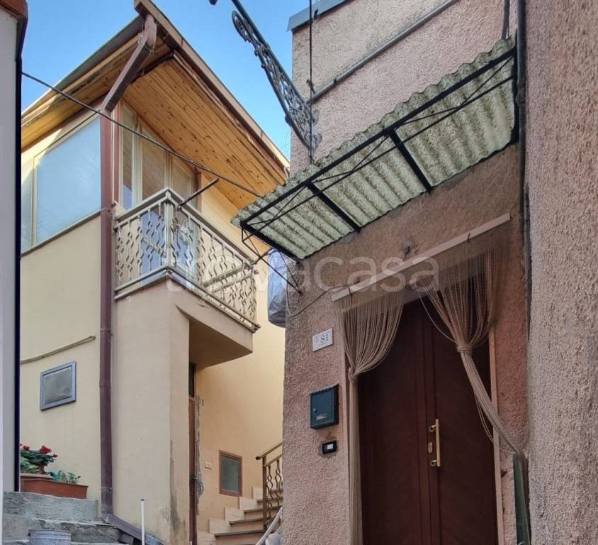 casa indipendente in vendita a Bussi sul Tirino