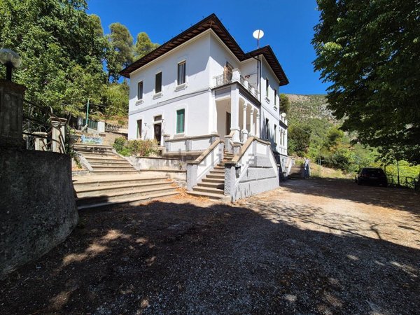 casa indipendente in vendita a Bussi sul Tirino