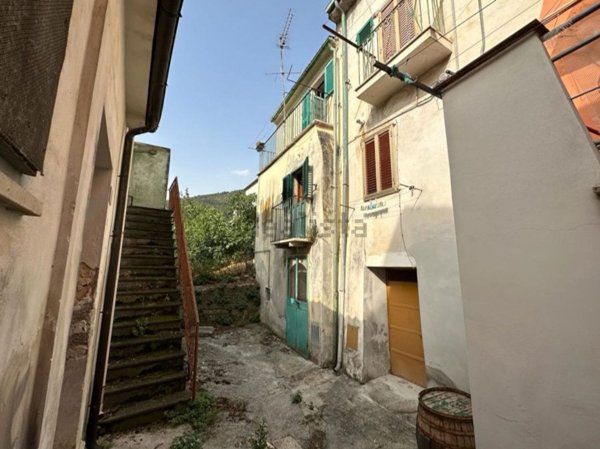 casa indipendente in vendita a Bussi sul Tirino