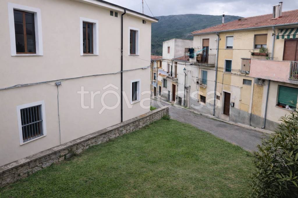 casa indipendente in vendita a Bussi sul Tirino