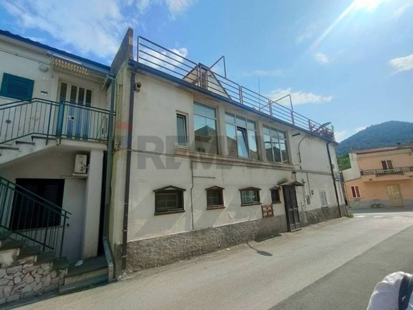 casa indipendente in vendita a Bussi sul Tirino