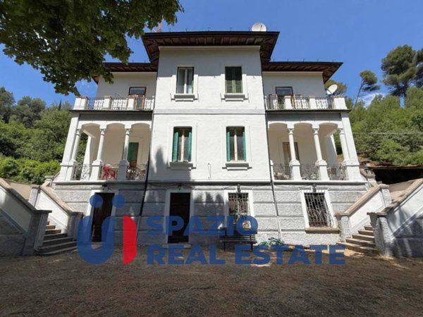casa indipendente in vendita a Bussi sul Tirino in zona Bussi Officine