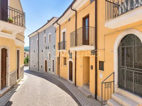 casa indipendente in vendita a Bussi sul Tirino