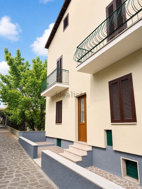 casa indipendente in vendita a Bussi sul Tirino