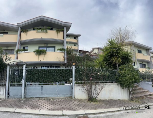 casa indipendente in vendita a Cappelle sul Tavo